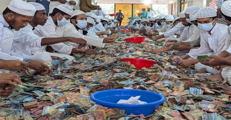 পাগলা মসজিদের দানবাক্সে মিলল ৩২ বস্তা টাকা, চলছে গণনা