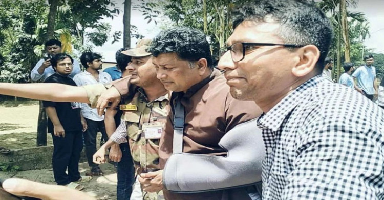 চবি শিক্ষার্থীদের সঙ্গে স্থানীয়দের ফের সংঘর্ষ, প্রক্টরসহ আহত কয়েকজন