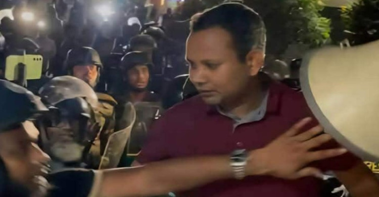 মেরুন রঙের পোশাক পরিহিত যুবক ডিবির কেউ নয়: ডিএমপির ডিবিপ্রধান