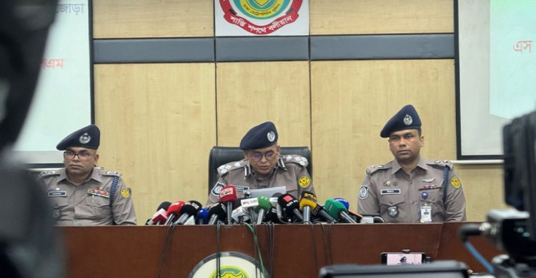 টাকা চুরিকে কেন্দ্র করেই মা-মেয়েকে হত্যা করে গৃহকর্মী আয়েশা: ডিএমপি