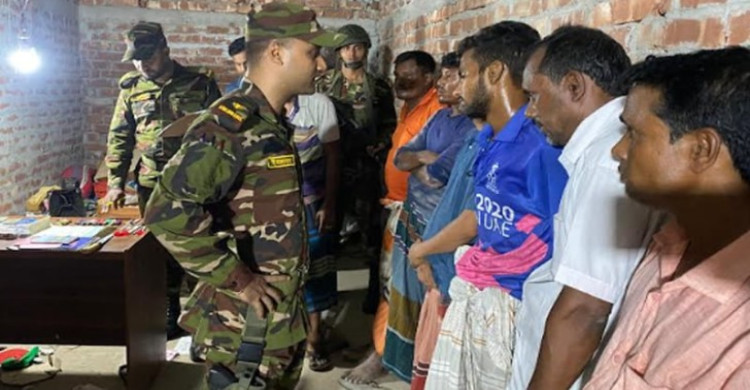 গাইবান্ধায় যৌথবাহিনীর অভিযানে আটক ১০, মাদক উদ্ধার