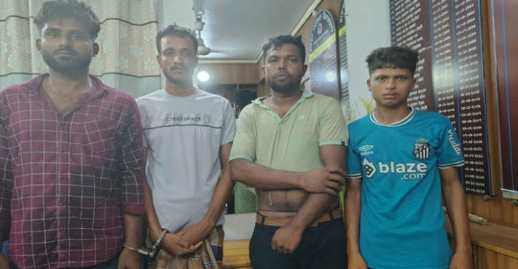 কুমিল্লায় প্রবাসীর স্ত্রীকে ধর্ষণের ঘটনায় মূল অভিযুক্ত ফজর আলীসহ গ্রেপ্তার ৫