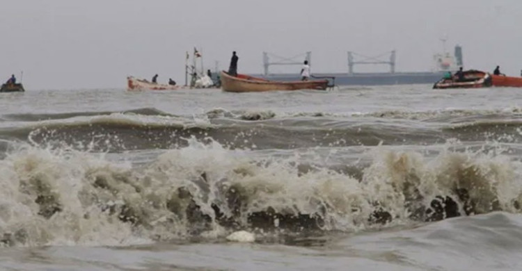 অতি ভারী বৃষ্টির আভাস, সমুদ্রবন্দরে ৩ নম্বর সতর্ক সংকেত