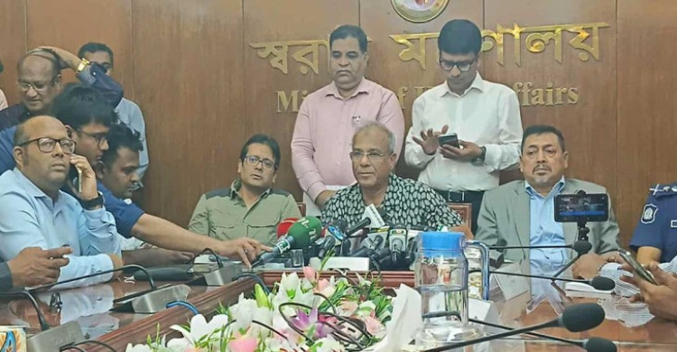 পুলিশ কোনো প্রার্থীকে বিশেষ সুবিধা দিলে ব‍্যবস্থা নেয়া হবে: স্বরাষ্ট্র উপদেষ্টা