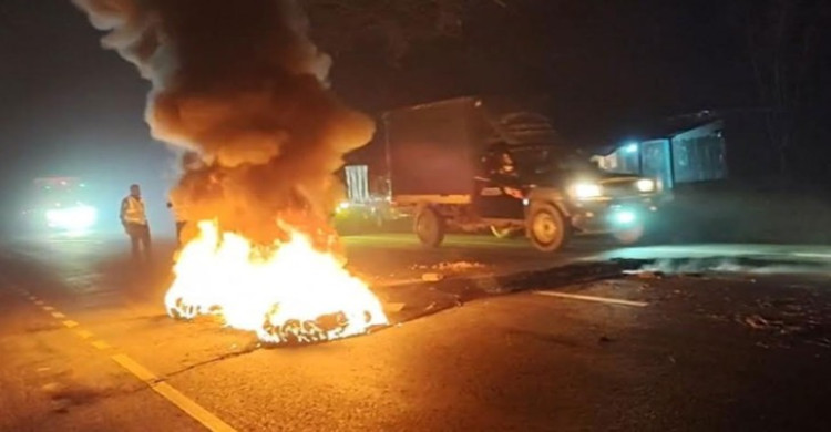 বিএনপির মনোনীত প্রার্থী বোন, সড়কে আগুন জ্বালিয়ে প্রতিবাদ ভাইয়ের সমর্থকদের