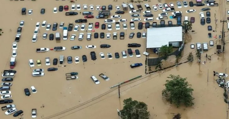 দক্ষিণ থাইল্যান্ডে ৩০০ বছরের রেকর্ড ভেঙে একদিনে সর্বোচ্চ বৃষ্টি