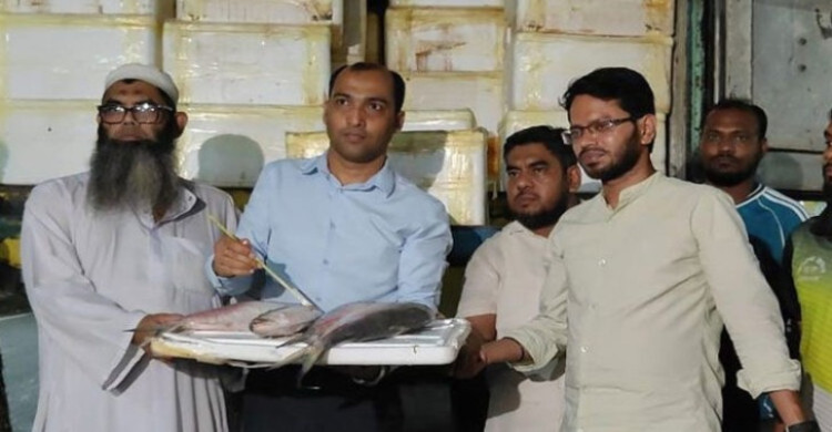 প্রথম চালানে ভারতে গেল সাড়ে ৩৭ টন ইলিশ