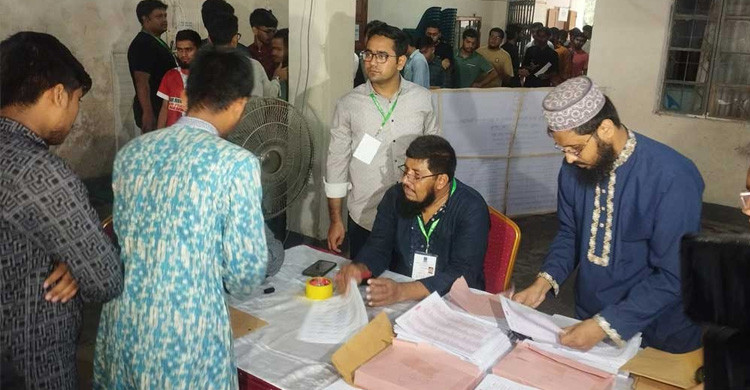 দীর্ঘ ৩৩ বছর পর জাকসু নির্বাচন: চলছে ভোটগ্রহণ