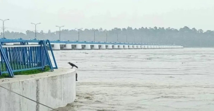 বন্যা নিয়ে সতর্কবার্তা ও দুঃসংবাদ