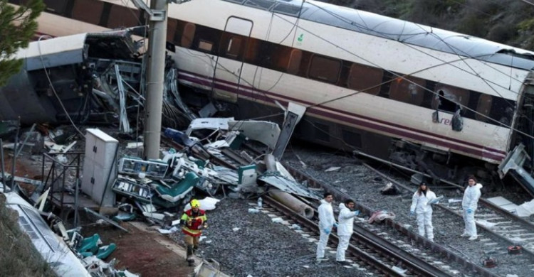 ট্রেন দুর্ঘটনায় স্পেনে নিহত ৩৯