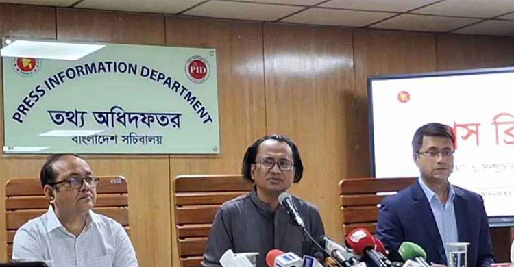 ভারতে প্রবেশ না করেই দেশে ফেরা নিয়ে মুখ খুললেন তথ্য উপদেষ্টা